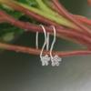 YB elegante 36121 directo de fábrica plata s925 flor gancho para la oreja estilo coreano simple elegante aretes para mujer