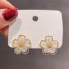 Aretes de perlas estilo lujo ligero para mujer al por mayor temperamento de Corea del Sur aretes netos rojos nuevos aretes de moda alto sentido