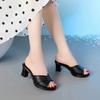 Sandalias de Piel Suave Genuina Nuevas 2024 Zapatillas de Exterior para Mujer Casual Tacón Medio Grueso Moda Mamá Zapatillas de Tacón Alto