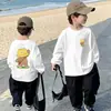 Outono 2026 Nova Camada Base de Primavera e Outono para Meninos Desenho Animado Bonito Manga Longa Algodão Puro Top Camiseta Tendência