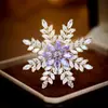 Broche de Floco de Neve em Zircônia Micro-Pavimentada Super Flash de Luxo Acessível Design de Nicho Corsage Acessórios para Terno Jantar Corsage