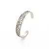 Pulsera Casual de Acero Inoxidable con Patrón Calado Pulsera Abierta en Forma de C Color Acero Pulsera de Moda Retro Pulsera para Hombre