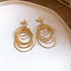 Brincos Redondos Estilo Europeu e Americano Agulha de Prata, Modernos e Elegantes para o Dia a Dia, Brincos de Tarraxa Exquisitos com um Toque de Luxo Leve e Sofisticado, Acessórios de Orelha Femininos Simples e Versáteis