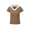 Camiseta de Manga Corta con Cuello en V Estilo Americano Yechuan #2026 para Mujer, Estilo Chica Picante, Corte Ajustado, Diseño que Ceñe la Cintura, Top Deportivo.
