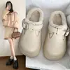 Sapatos Femininos Estilo Birkenstock Retrô Inverno 2025 Novos Chinelos Quentes de Pelúcia com Solado Grosso Antiderrapante Estilo Móveis de Interior com Toque Macio ao Pisar