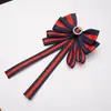 Estilo transfronterizo más vendido broche de corsage con lazo de pedrería a rayas decoración para camisa corbata cuello accesorios de flor