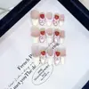 Nueva Tecnología de Amasado Hecha a Mano de Daiyueda Parche de Manicura Ojo de Gato Estéreo de Fresa Pintado a Mano Zhizhiberry