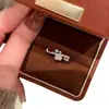 Anillo Plateado con Pedrería Color Rubí Dazzling Pigeon Blood TiTi Lujo Ligero Encaje Colorido Hueco Exquisito Temperamento Decoración de Anillo para Mujer-