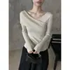 Nueva colección otoño/invierno 2025: suéter elegante de punto de color sólido, corte ajustado, manga larga con diseño asimétrico de cuello en V fuera del hombro