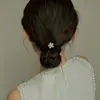Elástico de cabelo floral preto para mulheres, tiara de pérolas elegante, elástico simples e versátil para coque, acessório de cabelo elástico