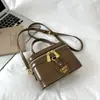 Nova Bolsa de Mão Caixa Color Sólida Vintage Verão 2026, Moderna e Estilosa com Design Único, Bolsa de Ombro e Transversal da Moda