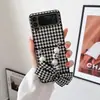Aplicable a la funda para teléfono de pantalla plegable Samsung Zflip1 Primera generación Segunda generación f7000 Estilo idéntico al de las celebridades de TikTok pintada f7070