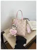 Las populares bolsas pequeñas de color block para mujer de este año son modelos nuevos de 2026 con un toque de alta gama, bandoleras versátiles y bolsos de mano de moda con relieve.