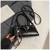 2025 Nueva Bolsa Retro Bajo el Brazo Moda Casual Versión Coreana Bolsa Baguette de Nicho Bolso de Hombro Simple para el Trabajo de Mujer