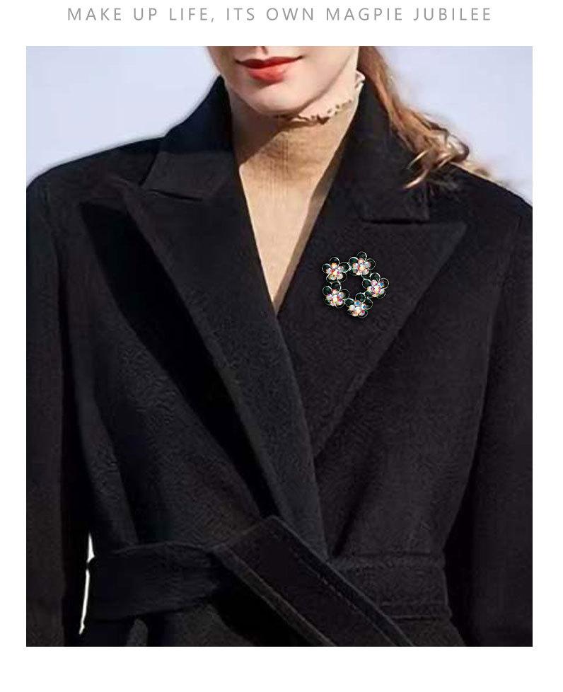 时尚百搭五朵花胸针小众轻奢风创意花环胸花新品个性