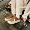 Zapatos de Entrenamiento Alemanes para Mujer de Cuero Genuino con Patrón de Estrellas, Aumentan la Altura 6cm, Versátiles, Nuevo Estilo Primavera 2026, Puntera Redonda, con Cordones, Suela Gruesa, Tenis Casuales