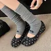 Zapatos planos retro Mary Jane de punta baja para mujer, zapatos de talla grande, nuevos zapatos de pezuña de cerdo con lunares de satén 2026, zapatos de punta dividida