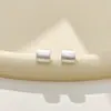Pendientes de Tachuela Electroplateados Cepillados de Moda y Versátiles para el Viaje Diario Sensación de Alta Gama Lujo Ligero Estilo de Nicho Pendientes Elegantes Diseño Curvo