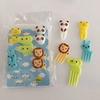 Venta al por mayor de fábrica tenedor de fruta de dibujos animados para niños señal de almuerzo japonesa señal de postre para el hogar tapón de animal tenedor de fruta