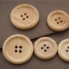 Botones amarillos delanteros, naturales, de cuatro ojos, con borde fino, de grano de madera, redondos, para abrigo, botones cortavientos, venta directa de fábrica