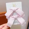 Pinzas para el pelo de lazo de satén sencillas para niños en colores claros y frescos, adecuadas para sesiones de fotos diarias y como pequeños accesorios para el cabello para niñas.