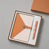 Caderno de Negócios com Fecho de Metal Colorido, Grande Estoque para Venda por Atacado, Capa Personalizável com Logotipo da Empresa, Caderno Corporativo para Exposições