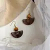 Nuevo Pendiente Colgante Hueco con Forma de Abanico de Cuentas de Madera Estilo Chino Gancho para Oreja Pendientes Étnicos de Nicho Pendientes de Lujo Ligero de Gama Alta para Mujer