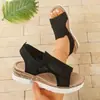 Sandalias de tacón de cuña hueco de malla de tamaño grande con punta abierta para mujer, nuevo modelo de verano 2026, adecuadas para usar al aire libre, en stock