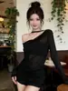 Top Off-Shoulder Estilo Desejo Puro com Decote Assimétrico, Saída de Praia com Proteção Solar, Peça Básica Feminina Outono 2026, Camiseta Básica Sexy Levemente Transparente