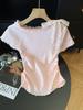 Foto Real de Blusas de Verano para Mujer Nuevas Chic, Dulces y Versátiles con Hombros Inclinados en Forma de Oreja y Mangas Cortas Tejidas con Cordones