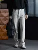 Fáciles de cuidar y lavables a máquina. Jeans para hombre de alta gama con lavado de calle en color albaricoque premium puro, pantalones versátiles de corte relajado.