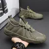 2025 Nuevos Zapatos de Papá Transpirables de Suela Blanda Modernos Color Negro para Jóvenes Hombres de Trabajo Estilo Coreano Zapatos Deportivos Casuales para Correr