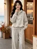Moda estilo francés 2026 deportivo nuevo otoño e invierno casual moderno reductor de edad conjunto de dos piezas con sudadera con capucha y pantalones de pierna ancha