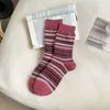 Medias a rayas de otoño e invierno calcetines a rayas de imitación de piel de visón vintage estilo coreano calcetines peludos de tubo medio de color contrastante