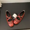 Sapatos rasos Mary Jane de couro com tiras cruzadas vazadas estilo retrô para mulheres, sola macia, pretos, bico redondo, decote baixo, sapatos de peça única respiráveis