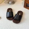 Nuevas Pantuflas Versátiles Resistentes a la Suciedad de Cuero Gamuzado Otoño/Invierno para Niñas 2025 Uso Exterior Correa Única Lana de Cordero Casual Perezoso Antideslizantes
