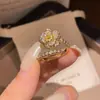 Anel Aberto Flor de Zircônia Banhado a Ouro Real 18K, Anel para Dedo Indicador Estilo Nicho de Luxo Leve de Alta Qualidade, Acessório de Mão Versátil e Elegante