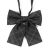 Colección de Pajaritas RayadasPajarita JK Sin Corbata Plana con Plumas Estilo Japonés Camisa de Uniforme Escolar Estilo Estudiante