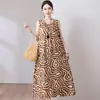 Vestido de algodão e seda plus size super emagrecedor e que valoriza a silhueta, estilo novo para usar por cima, vestido casual A-line floral sem mangas solto e jovial