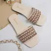 Sandalias Planas Elegantes Versátiles de Nuevo Estilo para Mujer Verano 2026 con Punta Cuadrada, Lentejuelas y Perlas