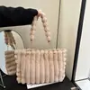 Bolso peludo nuevo 2025 para mujer, Bolso de mano de moda, Bolso de hombro de felpa versátil casual, Bolso tote grande para debajo del brazo