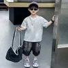 Conjunto de Verão com Lantejoulas e Manga Curta para Meninos 2026 Novo Conjunto de Duas Peças com Shorts Jeans Infantil Roupas Bonitas para Meninos Pequenos