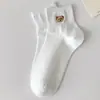Meias Bordadas de Urso Meias Curtas Femininas Primavera e Verão Estilo Japonês Desenho Animado Fofo Meninas Cano Curto Ins Tendência Estilo College Meias