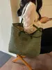 Bolso de paja de gran capacidad para mujer, estilo transfronterizo, para ir al trabajo, nuevo de verano 2026, popular, bolso de mano de un solo hombro, bolso de axila