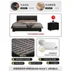 Cama estilo italiano em couro preto com estofamento segmentado em listras verticais, apresentando acabamento em couro Nappa, bordas niveladas e uma estrutura de piso, adequada para o quarto principal ou secundário