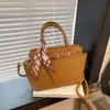 Bolso de Mano Retro de Gama Alta para Mujer 2025 Verano Nuevo de Moda Tendencia Bolso de Hombro para el Trabajo Bolso Tote de Gran Capacidad