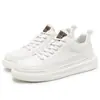 Sapatos Masculinos Transfronteiriços 2026 Primavera e Outono Novos Couro Genuíno Couro de Vaca Sapatos de Lona Masculinos Cor Sólida Versátil Casual Versátil Sapatos Brancos Pequenos Masculinos