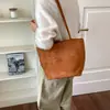 Bolsa de camurça tipo balde transfronteiriça para mulheres, nova moda 2026, bolsa de ombro retrô, bolsa tote fosca de grande capacidade