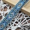 Cinta geométrica colorida que combina con la ropa adecuada para el hogar estilo étnico