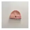Gorro de punto estilo coreano para niños, nueva colección otoño/invierno, bordado con letras, con borde enrollado, perfecto para estilizar y proteger los oídos